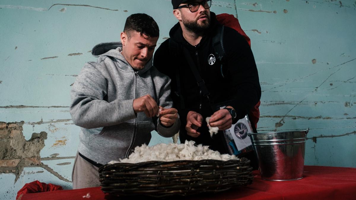 Lupta pentru marea imunitate la Asia Express – Drumul Mătăsii se dă pe frig și ploaie, în ultima etapă din Uzbekistan, diseară, de la 20:30, la Antena 1 şi AntenaPLAY