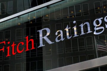 Avertisment de la Fitch: România, la un pas de categoria „junk” din cauza crizei politice