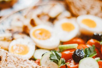 Ce gustare mănâncă în fiecare zi un cardiolog. Alimentul simplu pe care îl recomandă pentru sănătatea inimii