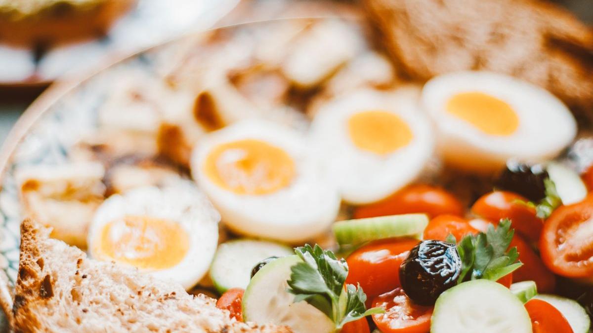 Ce gustare mănâncă în fiecare zi un cardiolog. Alimentul simplu pe care îl recomandă pentru sănătatea inimii