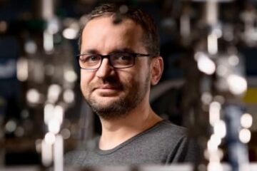 Un chimist român reproiectează materia: materiale care pot stoca energie și capta apă din aer