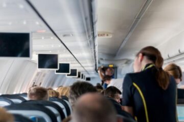 De ce leșină pasagerii în avion? Cea mai frecventă urgență medicală
