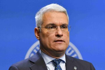 Ministerul Muncii cumpără zboruri „în interes profesional”. Printre destinații se află Kathmandu, Alger, Tunis, Baku și New Delhi
