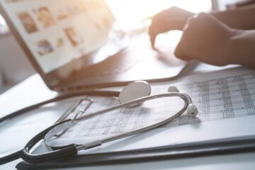 Medicii vor putea raporta direct la Unifarm lipsa tratamentelor pentru pacienți
