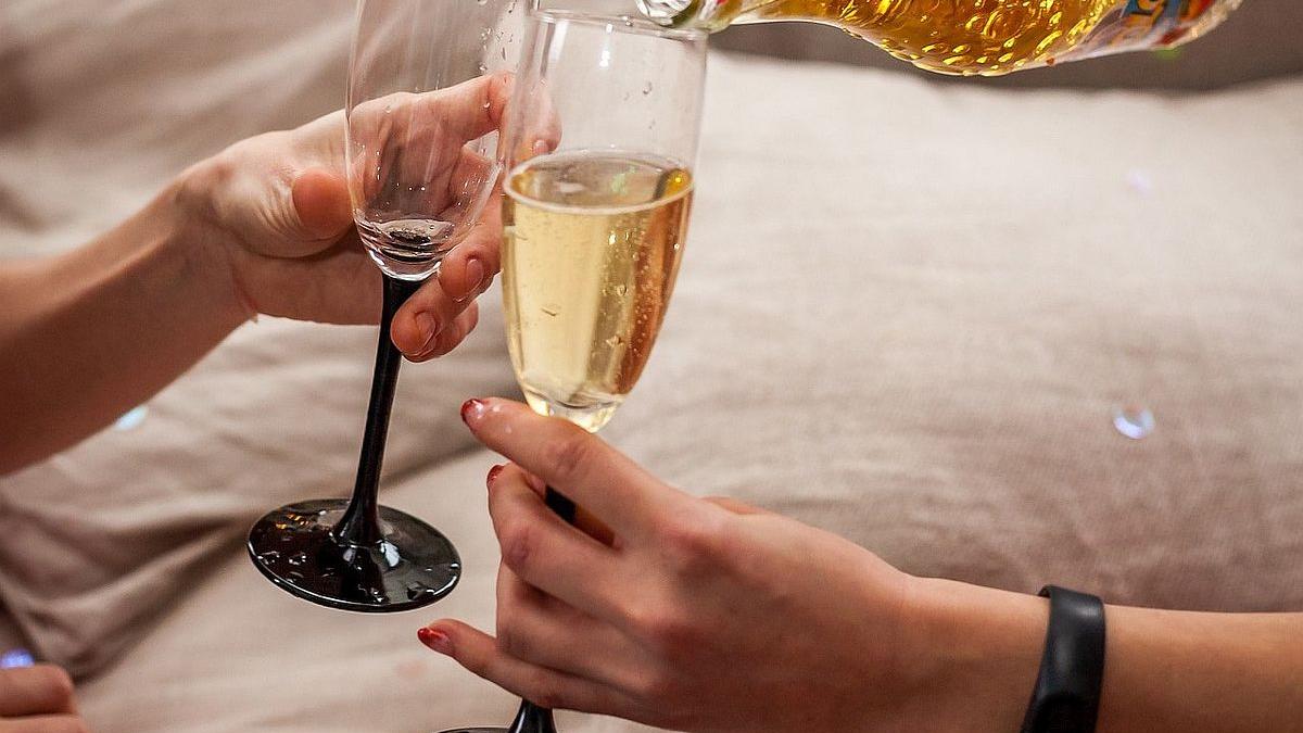 Producția de șampanie se înjumătățește din cauza caniculei: Francezii apelează la rezervele de vin vechi