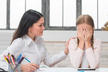 Reguli mai dure în școli și licee: elevii, filmați și lăsați fără telefoane la cursuri. Consilierea psihologică, obligatorie