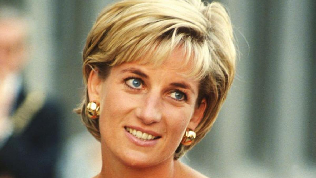 Rochia purtată de Diana în noaptea când Charles a recunoscut că a înșelat-o, scoasă din nou la vânzare