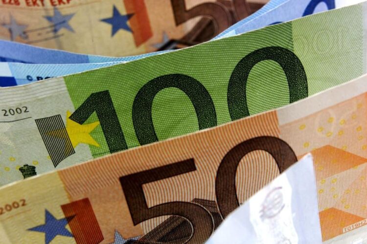 Salarii URIAȘE la stat: Directorii unor companii cu pierderi de miliarde au salarii de mii de euro