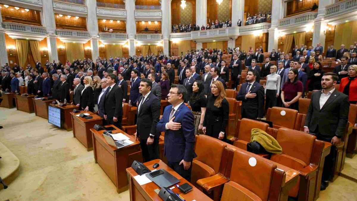 Uragan politic: „președintele” Georgescu, arestat. Președintele Nicușor Dan, asediat