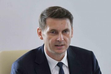 Afaceri pe bani publici, la nivel înalt: 372 de contracte, toate fără licitație, date de primării firmelor înființate de Mircea Abrudean