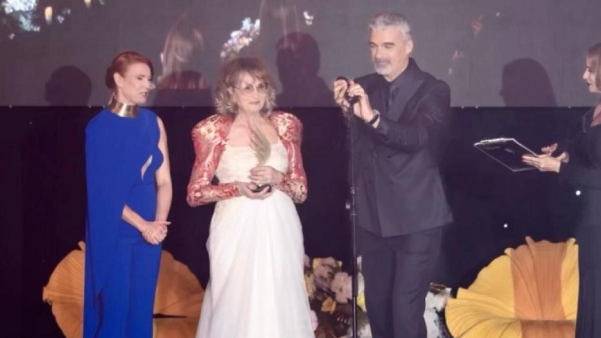 Angela Similea a strălucit la 80 de ani!  Ce a spus artista, în fața unei săli întregi ridicate în picioare