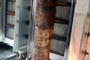 Carne stricată și butelii corodate, printre problemele descoperite de Protecția Consumatorilor