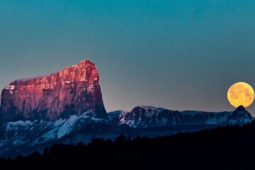 Cum îți îndeplinești dorințele cu ajutorul Lunii? Stabilește intențiile la Luna Nouă și eliberează-te de trecut la Luna Plină