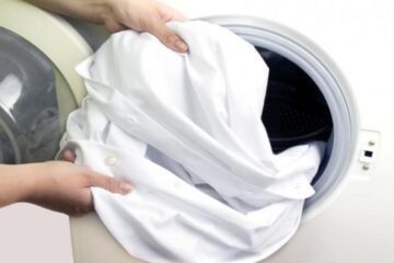 Cum redai albul cearșafurilor fără înălbitor? Trucul simplu cu două ingrediente din bucătărie