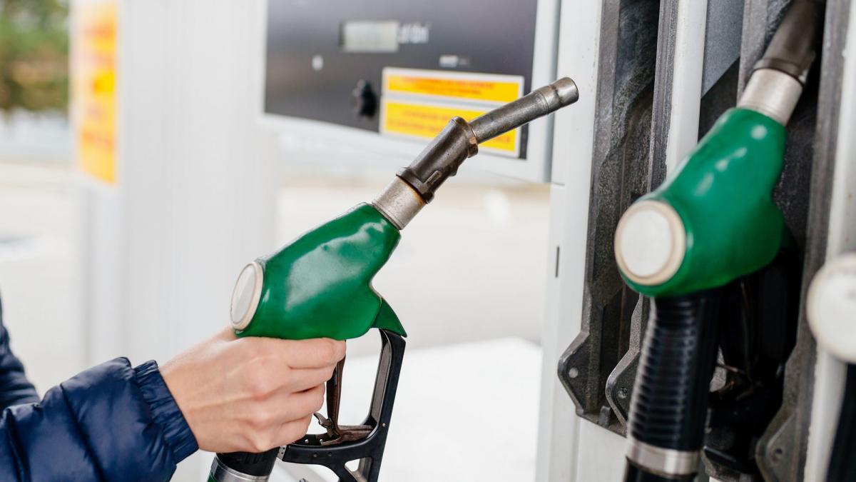 Decizie de ultimă oră a Ministerului Finanțelor: Reducerea de 25% la acciza pentru motorină se prelungește până la jumătatea lunii octombrie