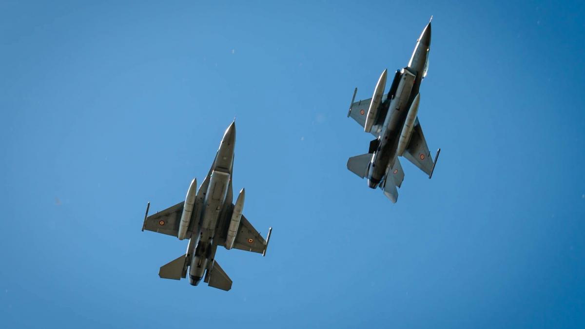 Alertă la granița României! Două avioane F-16 au decolat de urgență după detectarea unei drone. RO-Alert în trei județe