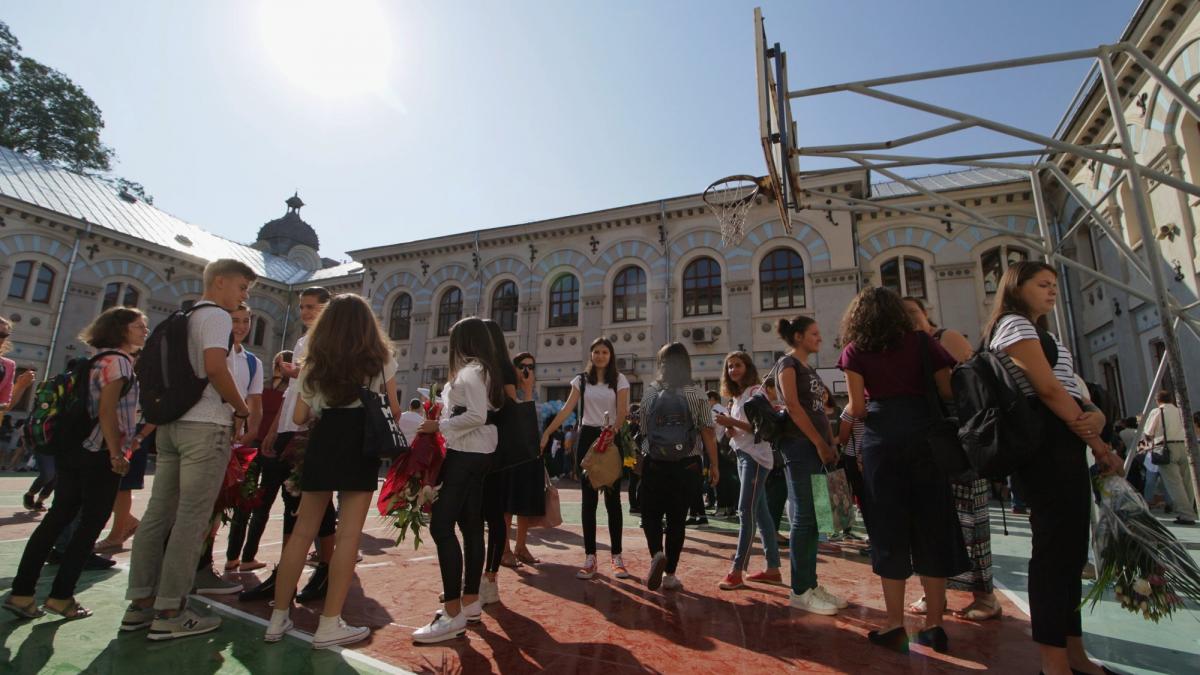 Schimbare în proiectul legii uniformelor: Elevii vor avea drept de vot în stabilirea ținutelor școlare