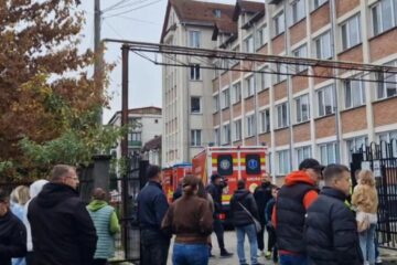Elevul de 13 ani din Bistrița care și-a înjunghiat profesoara, mesaj șocant pe TikTok înainte de atac: „Habar nu au cât sunt de periculos!”