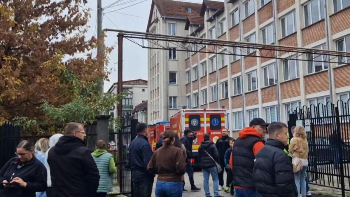Elevul de 13 ani din Bistrița care și-a înjunghiat profesoara, mesaj șocant pe TikTok înainte de atac: „Habar nu au cât sunt de periculos!”