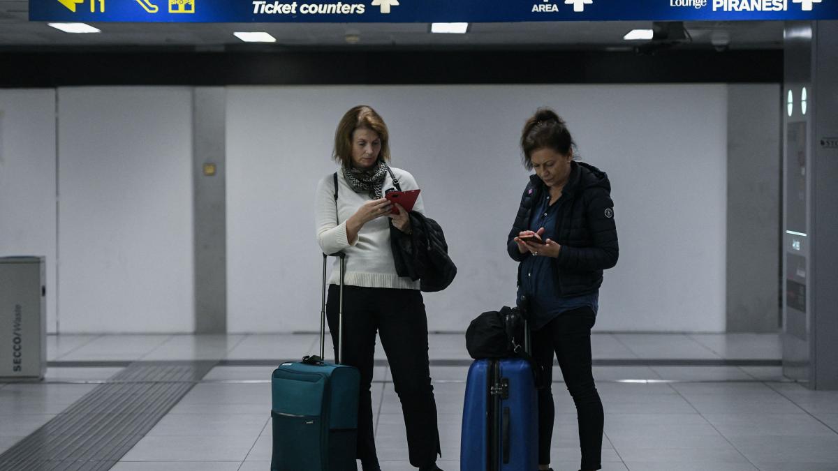 Atenție dacă pleci în Italia în noiembrie! Trei zile cu greve care pot da peste cap zborurile și trenurile