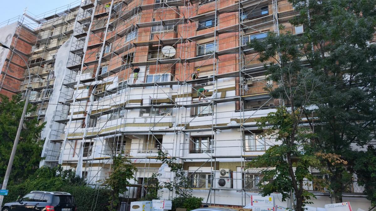 Taxa pe balcoane, explicată: cine plătește impozit dublu și cine poate sta liniștit
