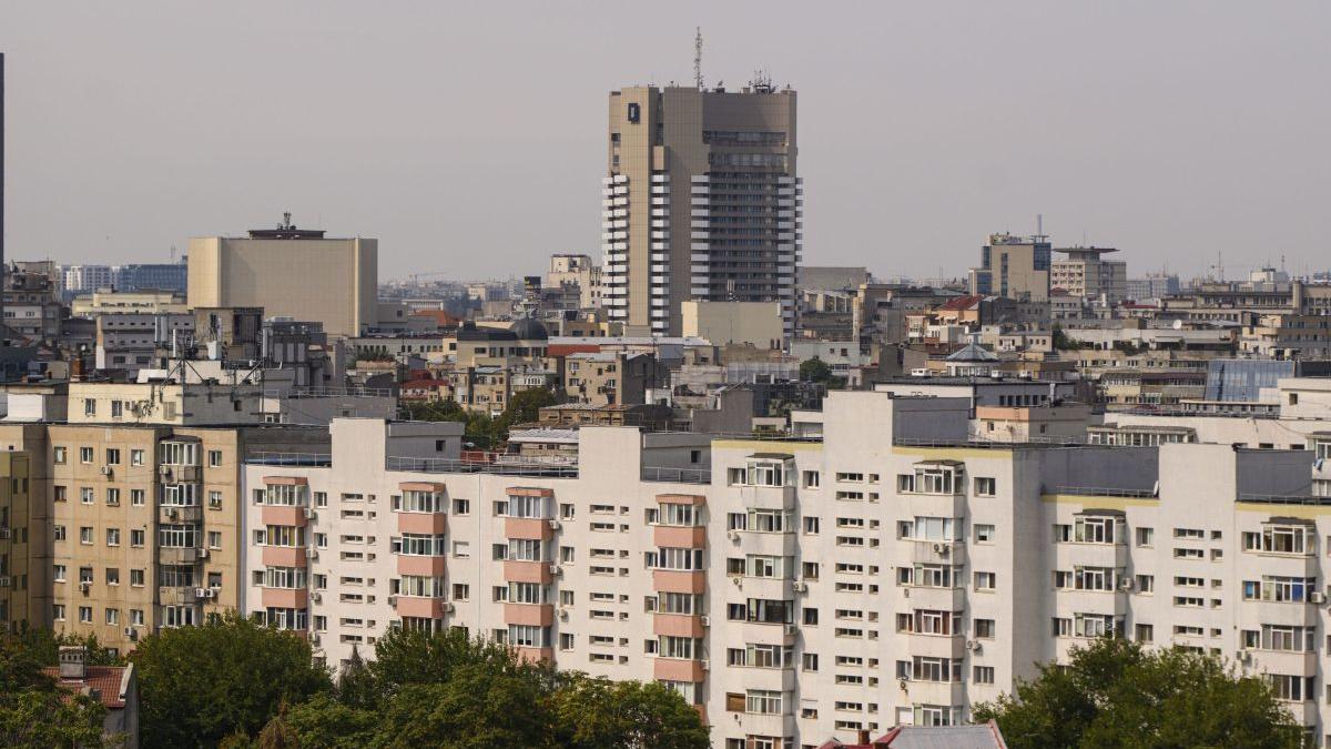 Ți-ai închis balconul sau l-ai unit cu sufrageria fără autorizație? Riști impozit dublu și amenzi uriașe
