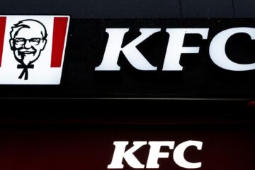 Final de eră la KFC: după aproape 40 de ani, lanțul părăsește Pepsi și trece la Coca-Cola