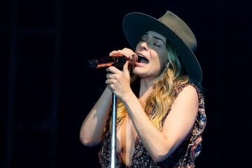 LeAnn Rimes a rămas fără dinți în mijlocul concertului! Ce a făcut artista în fața spectatorilor