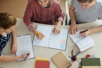 Lecții video gratuite pentru Bacalaureat pentru elevii din toată țara. Când se lasează platforma?
