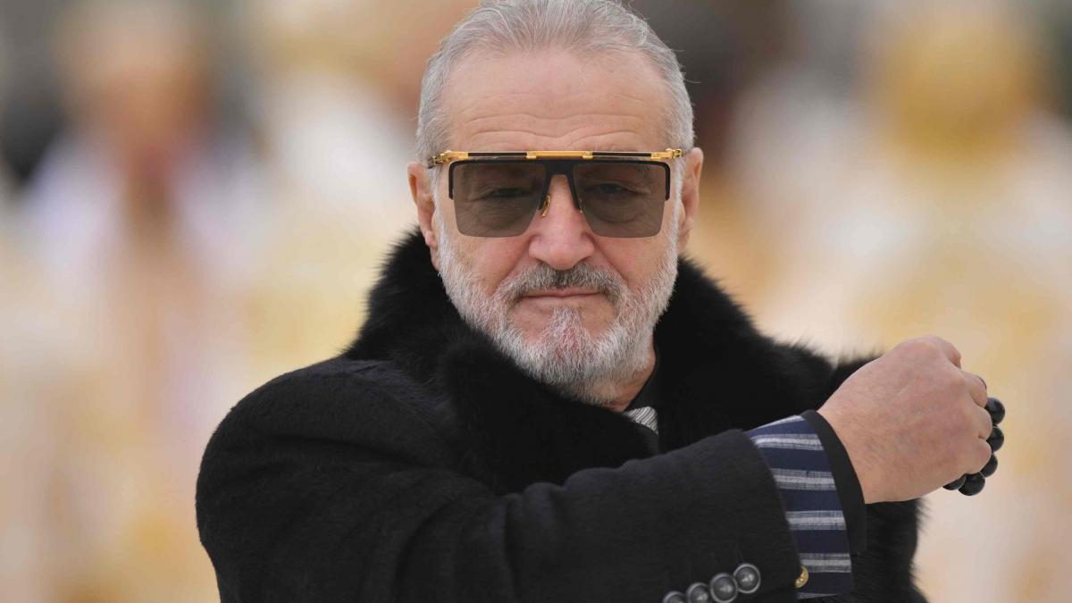 Legea „Sfânta Sofia”: Gigi Becali vrea biserici fără avize de mediu