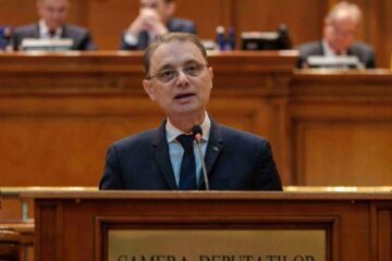 Guvernul Niculescu a trecut de Parlament. Avem lista liberalilor care l-au sfidat pe Bolojan și, fie au absentat, fie au votat „contra”