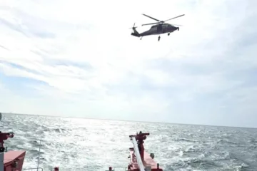 Mobilizare masivă lângă Sulina: Elicoptere Black Hawk și nave multirol caută cei șapte marinari dispăruți în Marea Neagră