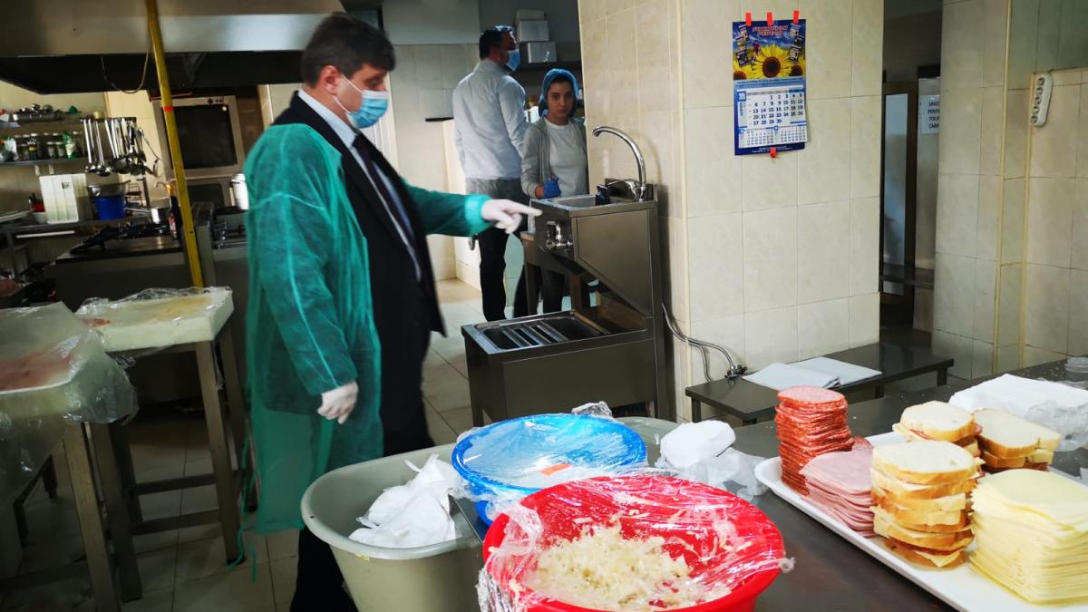 Nereguli grave descoperite de ANPC: Produse expirate și utilaje ruginite în unitățile controlate