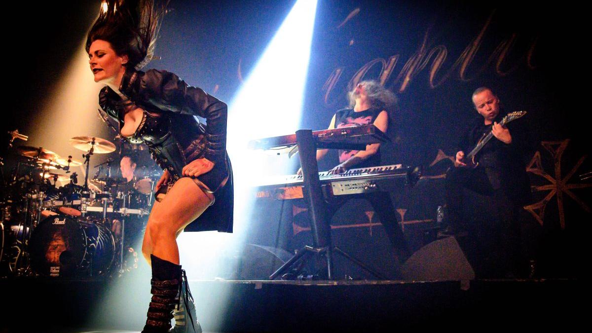 Schimbare majoră la Nightwish: Floor Jansen părăsește trupa. Ce au anunțat muzicienii despre viitorul formației