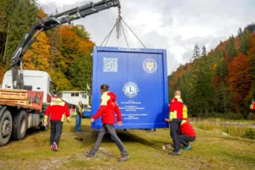 Noi puncte de adăpost pe traseele din Argeș: Unde vor fi montate cele două refugii de ultimă generație