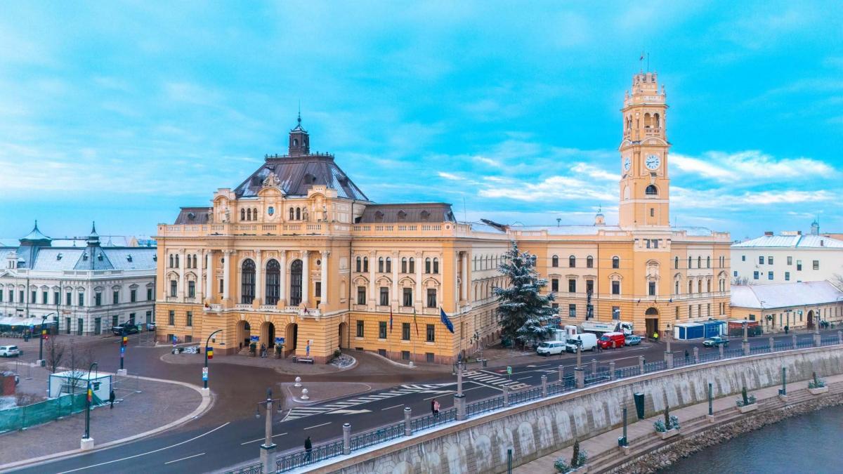 Oamenii lui Bolojan, scutiți de reforma lui Bolojan. Cazul Andrica: și director, și pensionar și 2 AGA
