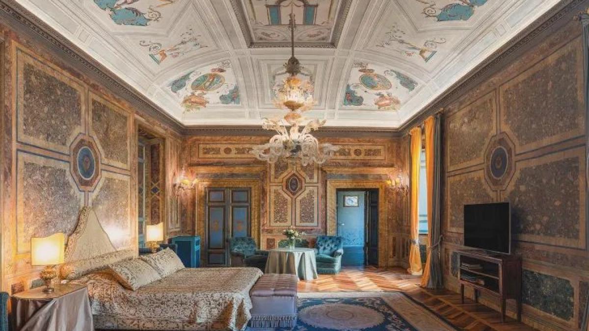 Lux de prințesă, la preț de vacanță exclusivistă! Cât costă să dormi într-un palat din Roma