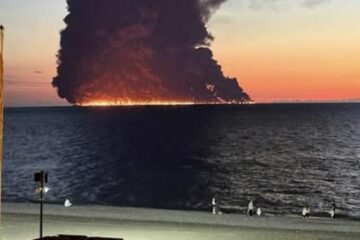 Poluare în Marea Neagră: Pată de petrol de 25 de kilometri pătrați, după atacul asupra unui petrolier
