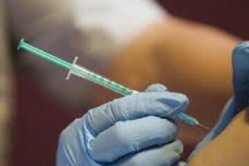 Premieră istorică în medicină: Un virus creat integral cu Inteligență Artificială a fost injectat unui pacient din SUA
