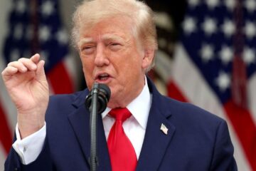 „Un președinte groaznic”: Trump îi răspunde lui Obama, care a comparat Casa Albă renovată cu o „fabrică de cheesecake-uri”