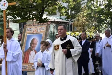 Procesiune grandioasă în cinstea Sfântului Ioan Paul al II-lea pe străzile Capitalei