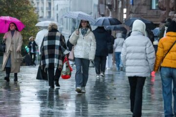 Răcire bruscă în Capitală: ploi de până la 15 litri pe metru pătrat și temperaturi care scad sub 15 grade de vineri