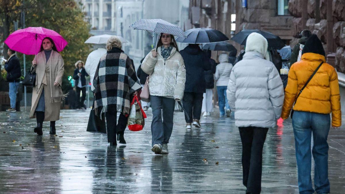 Răcire bruscă în Capitală: ploi de până la 15 litri pe metru pătrat și temperaturi care scad sub 15 grade de vineri