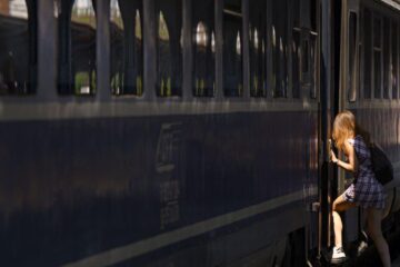 Reducerea de 90% la tren pentru studenți, în 2026-2027: ce acte trebuie prezentate până pe 30 noiembrie și ce se schimbă de la 1 decembrie