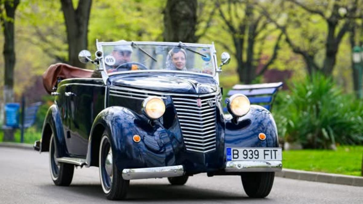 Retroparada Toamnei 2026: peste 200 de mașini și motociclete de epocă, expuse azi în Parcul Lumea Copiilor din București. Vedetele sunt cinci automobile de dinainte de război