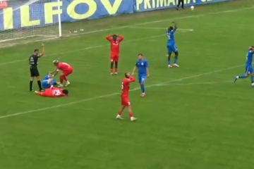 Scene de oribile în Liga 2. I-a frânt piciorul adversarului, iar arbitrul nu i-a dat nici măcar galben